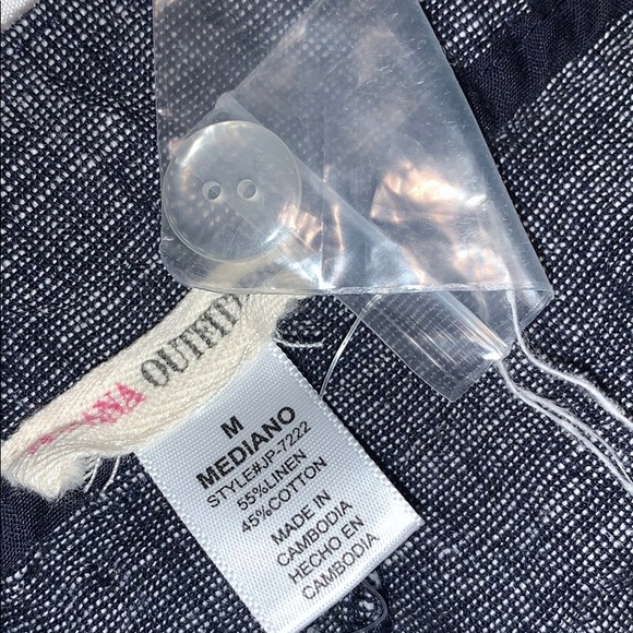 Black and white shorts - Picture 5 of 6